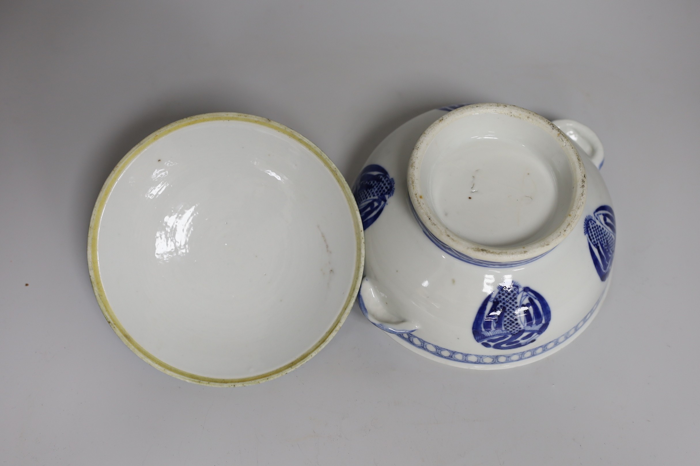 A 19th century Chinese blue and white ‘Phoenix medallion’ rice bowl and cover, 14cm tall